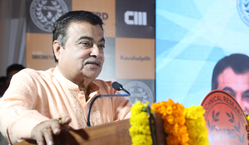 Shri Nitin Gadkari addressing and inspiring the attendees at the inauguration ceremony of the ICTRD Secretariat and Incubation Centre