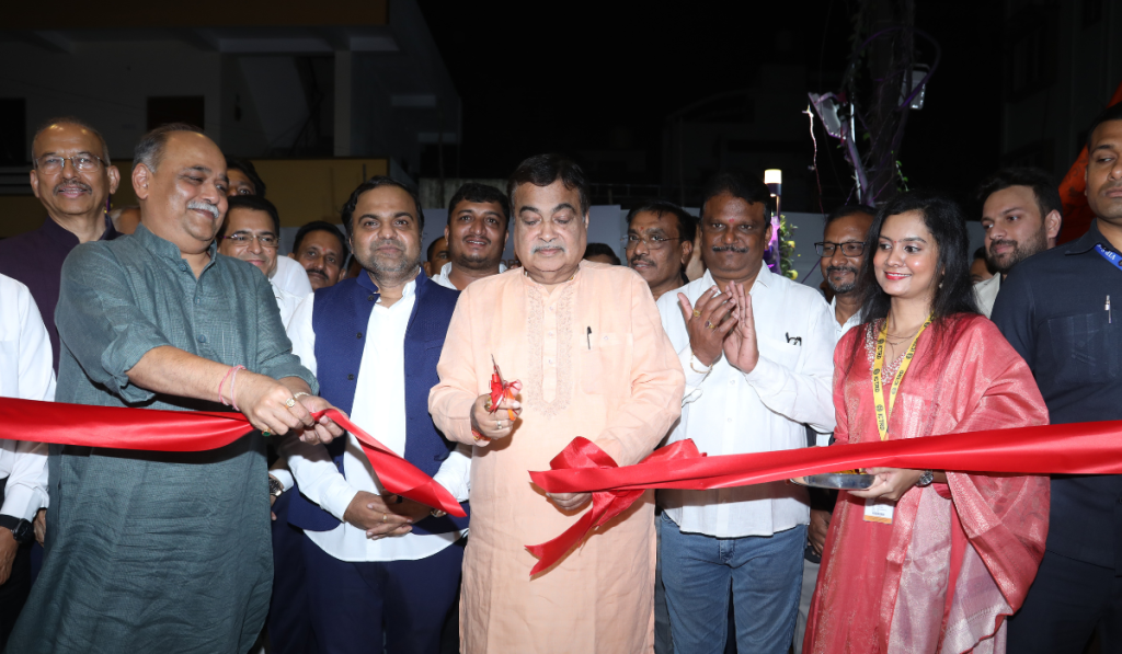 Nitin Gadkari with other dignitaries at ICTRD inauguration ribbon cutting ceremony